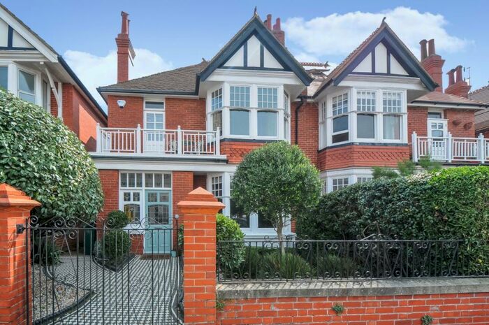 4 Bedroom Semi-Detached House To Rent In Aymer Road Hove, BN3