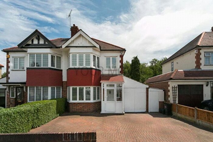 3 Bedroom Semi-Detached House To Rent In Onslow Gardens, South Woodford, London, E18