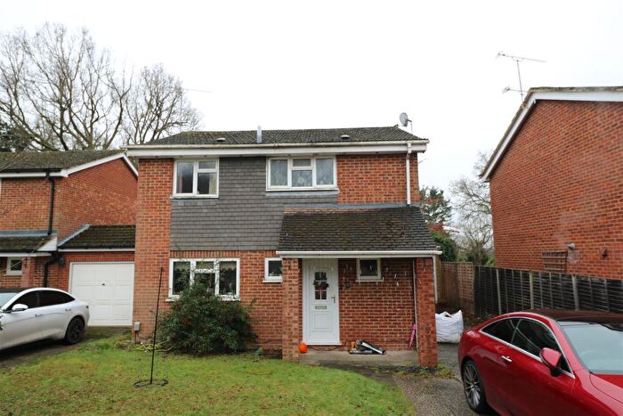 3 Bedroom Detached House For Sale In Queensway, Frimley Green, Camberley, GU16