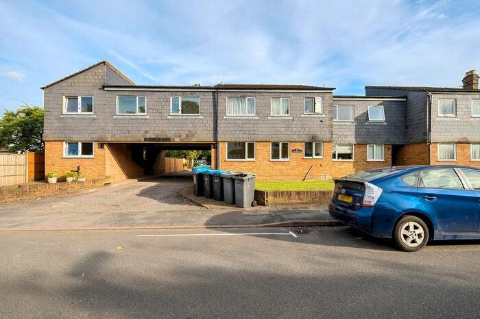 2 Bedroom Flat To Rent In Staines, Surrey, TW20