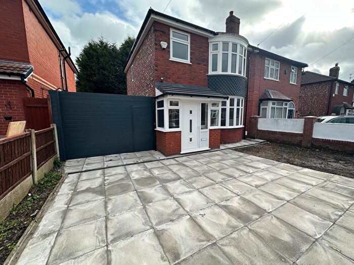 4 Bedroom Semi-Detached House To Rent In Omer Drive, Manchester, M19