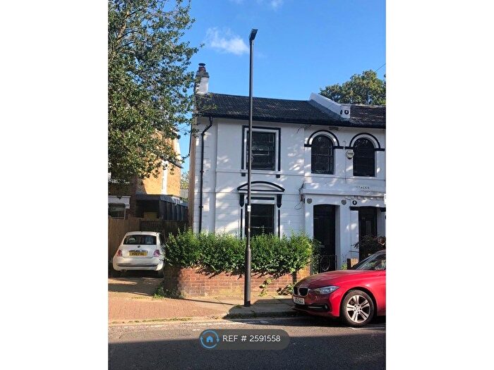 3 Bedroom Semi-Detached House To Rent In Southwell Road, London, SE5