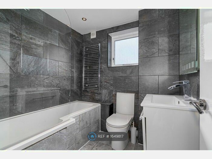 1 Bedroom Flat To Rent In Grimsby Grove, London, E16