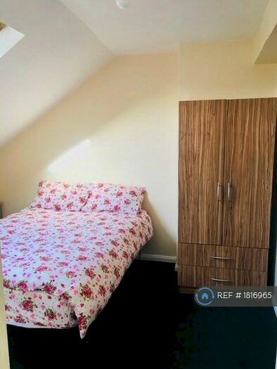 Studio To Rent In Green Lanes, London, N8