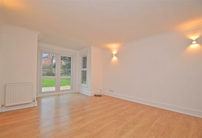 2 Bedroom Flat To Rent In Upper Richmond Road, London, SW15