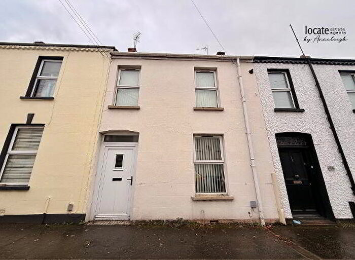 3 Bedroom Mid Terraced House For Sale In Ivy Terrace, Derry, BT48