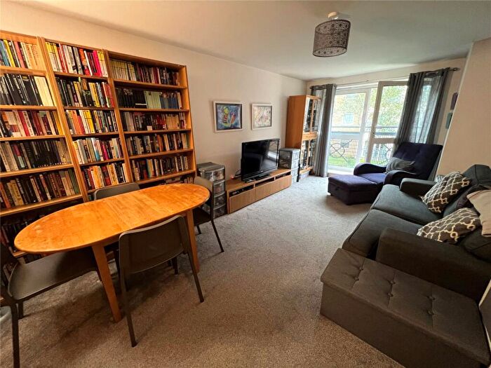 2 Bedroom Apartment To Rent In Cline Road, London, N11