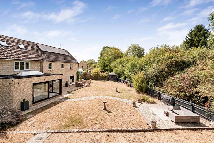 6 Bedroom Detached House For Sale In Perrinsfield, Lechlade, Gloucestershire, GL7