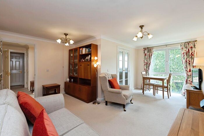 1 Bedroom Apartment For Sale In St Michaels Court, Bishops Cleeve, GL52