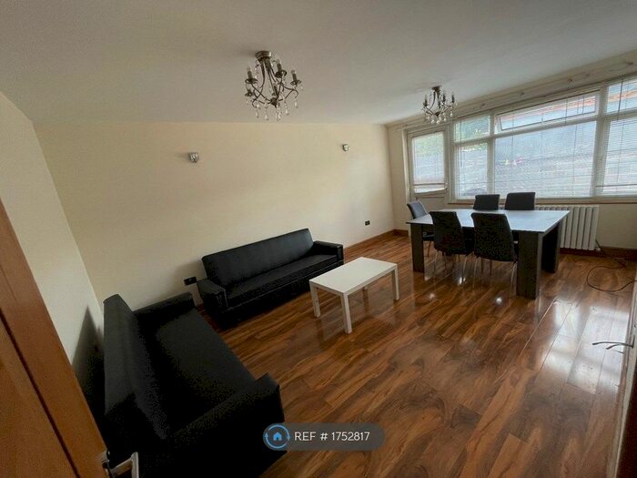 4 Bedroom Semi-Detached House To Rent In Julia Gardens, Barking, IG11