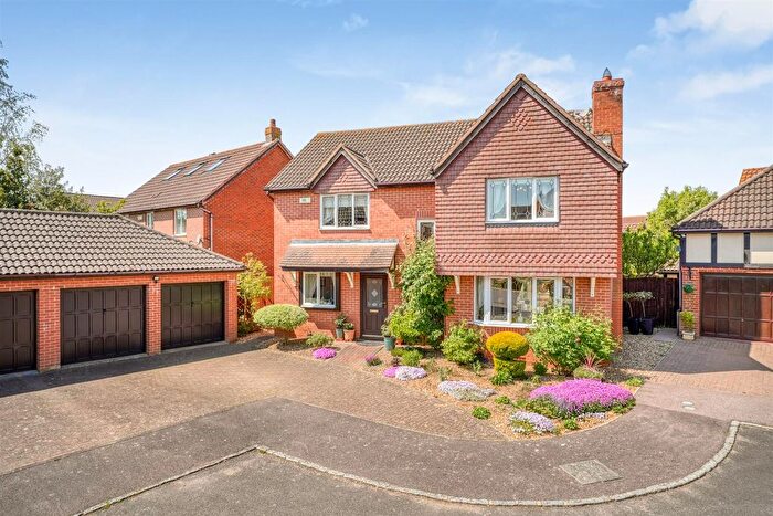 4 Bedroom Detached House For Sale In Ardys Court, Loughton, Milton Keynes, MK5