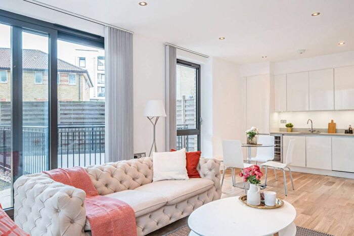 3 Bedroom Maisonette For Sale In Elgin Avenue, Westbourne Park, London, W9