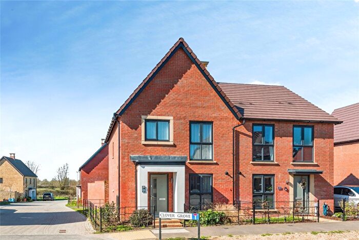 3 Bedroom Semi-Detached House For Sale In Redlands Way, Swindon, Wiltshire, SN3