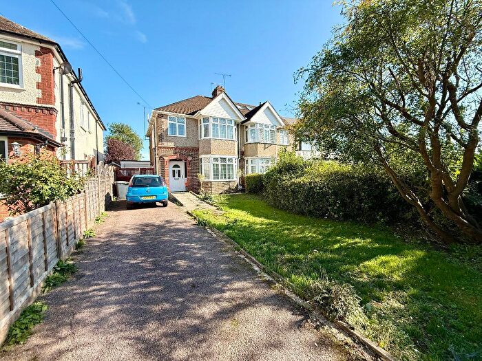 3 Bedroom Semi-Detached House For Sale In Barton Road, New Bedford Road Area, Luton, Bedfordshire, LU3