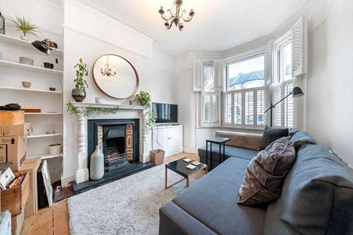 1 Bedroom Maisonette To Rent In Strathville Road, London, SW18
