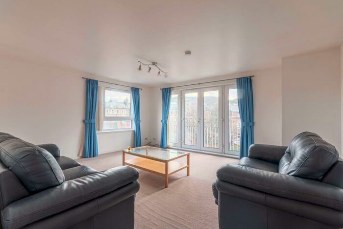 3 Bedroom Flat To Rent In Tytler Court Edinburgh United Kingdom, EH8