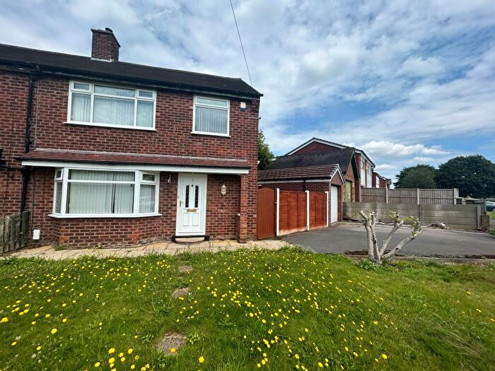 3 Bedroom Semi-Detached House To Rent In Clover Croft, Sale, M33