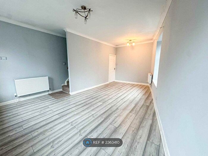 2 Bedroom Flat To Rent In Burnley Road East, Rossendale, BB4