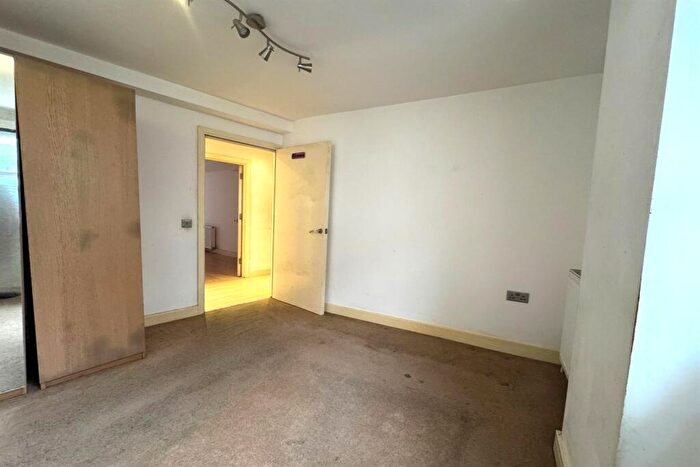 2 Bedroom Apartment To Rent In Mountgrove Road, N5