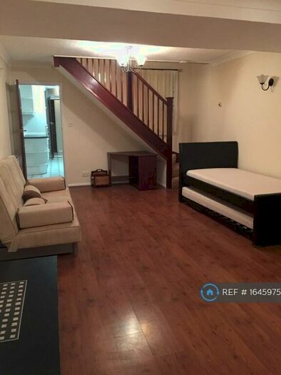 3 Bedroom Terraced House To Rent In Brooke Road, Essex, RM17