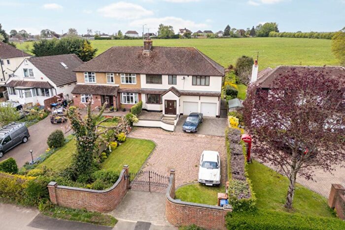 4 Bedroom Semi-Detached House For Sale In Great North Road, Welwyn Garden City, AL8