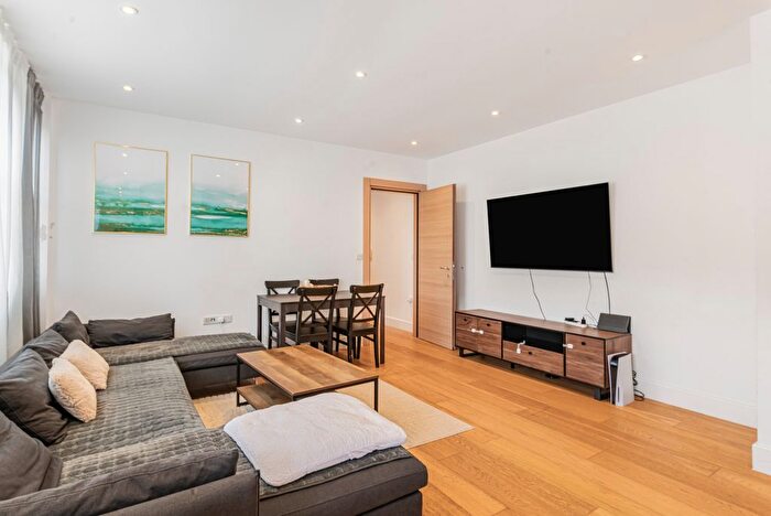 2 Bedroom Flat For Sale In Croydon Road, Beckenham, BR3