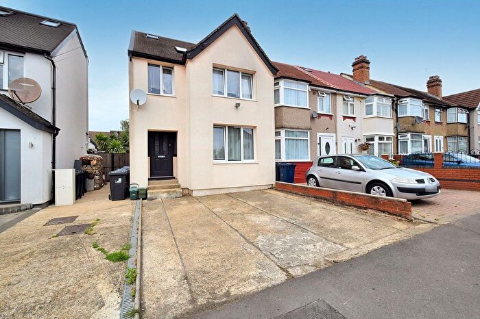 4 Bedroom End Of Terrace House To Rent In Drew Gardens, Greenford, UB6