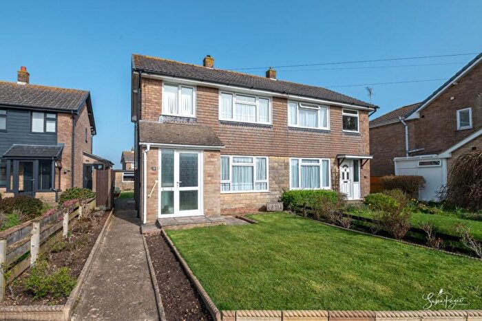 3 Bedroom Semi-Detached House For Sale In Campfield Road, Whippingham, PO32