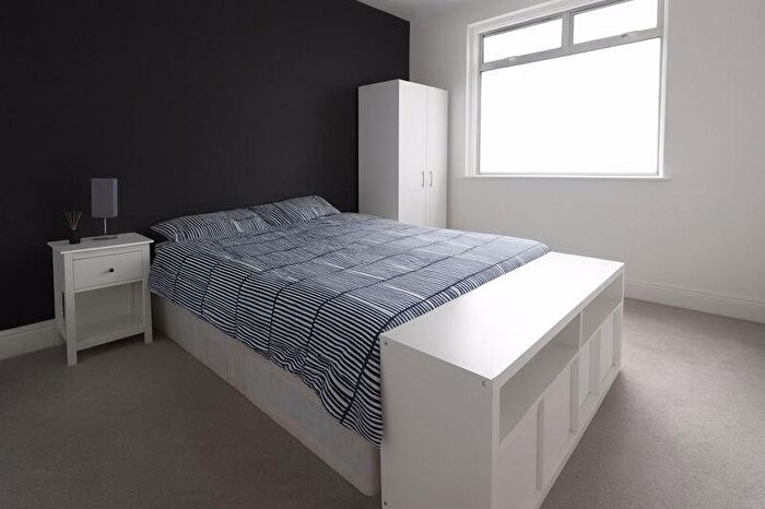 5 Bedroom House To Rent In X Bedroom House With Hmo Licence - Wood Green, N22
