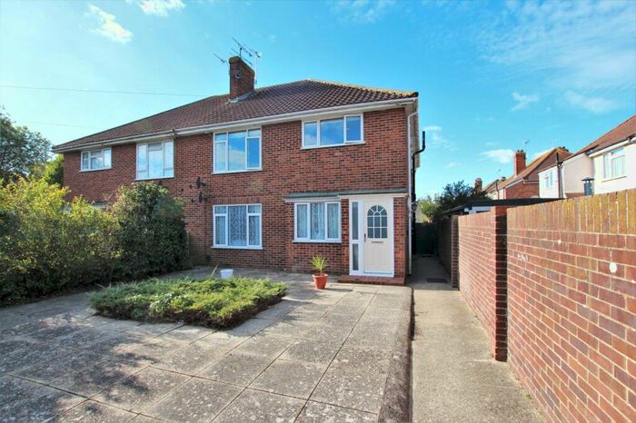 2 Bedroom Flat To Rent In Forest Road, Worthing, West Sussex, BN14