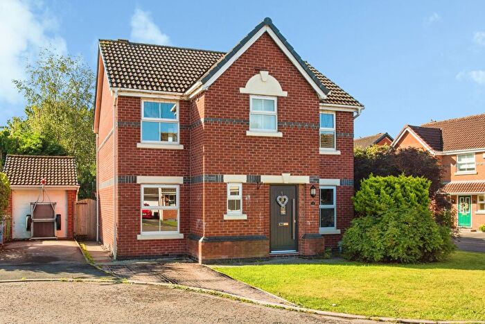 4 Bedroom Detached House For Sale In Ivy Close, Leyland, Lancashire, PR25
