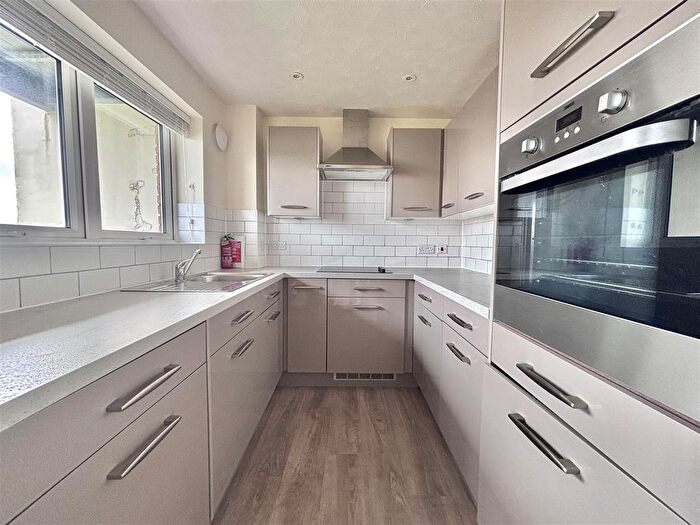 1 Bedroom Flat For Sale In Narrowcliff, Newquay, TR7