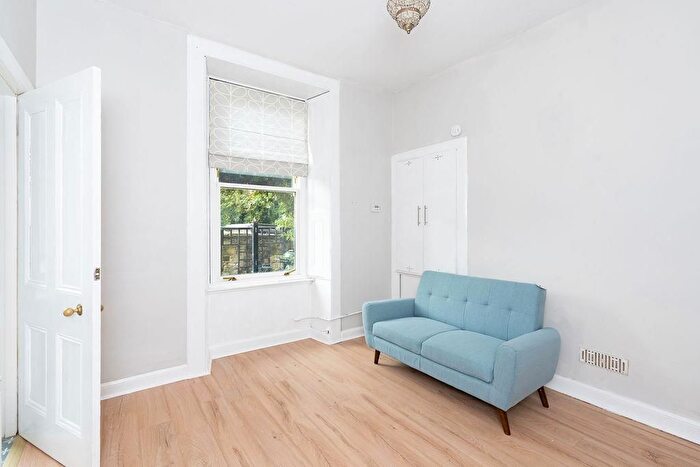 1 Bedroom Flat To Rent In Gibson Street, Edinburgh, EH7