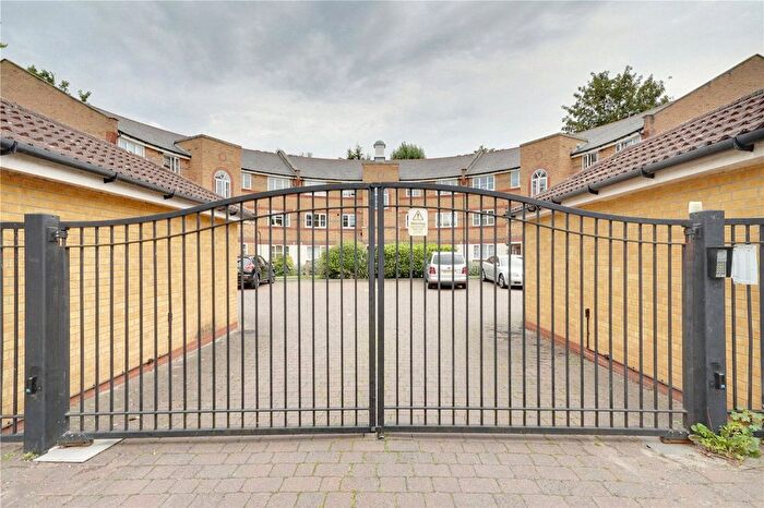 2 Bedroom Detached House To Rent In Whitworth Crescent, Enfield, Middlesex, EN3