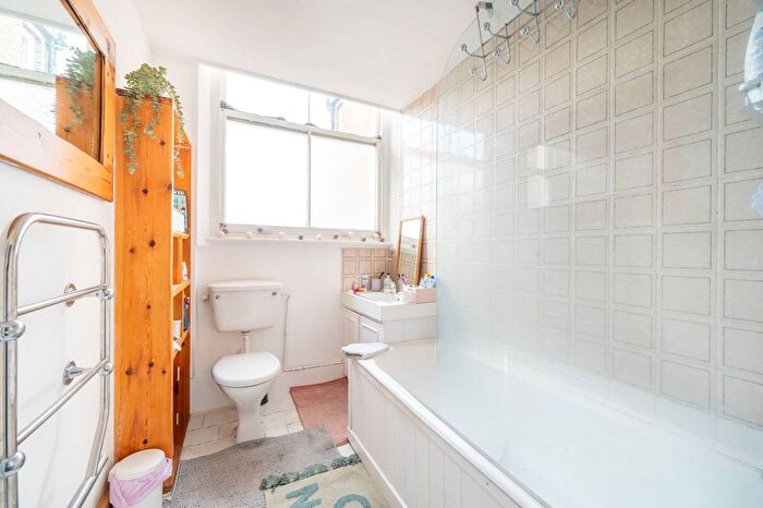 Studio For Sale In Ladbroke Grove, Ladbroke Grove, London, W11