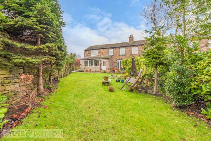 4 Bedroom End Of Terrace House For Sale In East View, Shelley, Huddersfield, West Yorkshire, HD8