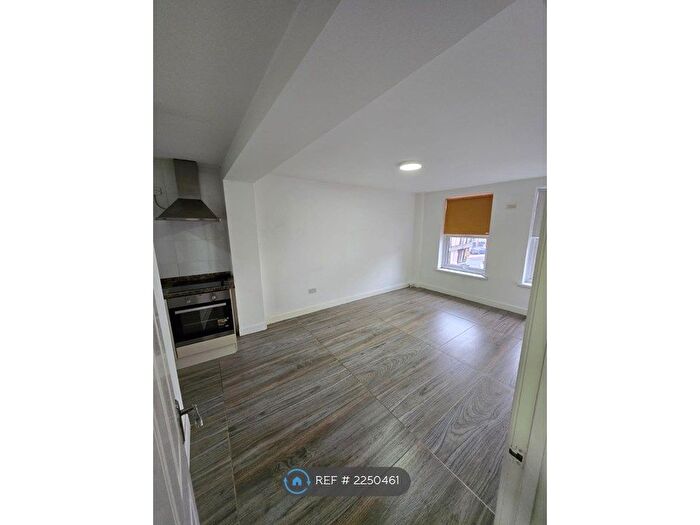 1 Bedroom Flat To Rent In Ashton Square, Dunstable, LU6