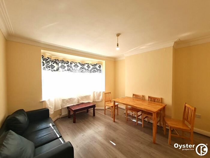 2 Bedroom Flat To Rent In Bishop Ken Road, Harrow, HA3