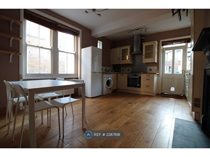 3 Bedroom Flat To Rent In Gilbey Road, London, SW17