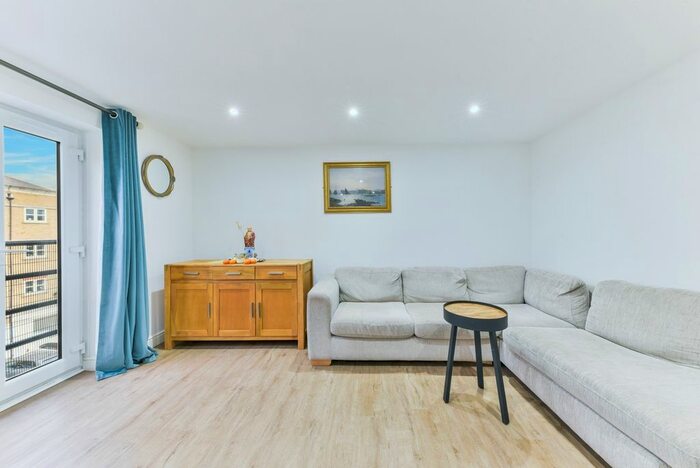 1 Bedroom Flat To Rent In Corbidge Court, Glaisher Street, Deptford, SE8