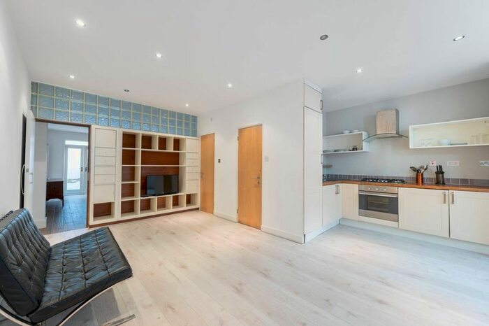 1 Bedroom Flat To Rent In Lower Ground Floor, Dancer Road, Parsons Green, London, SW6