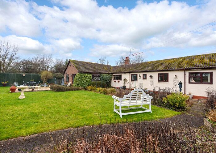 3 Bedroom Bungalow For Sale In Grafton Flyford, Worcestershire, WR7