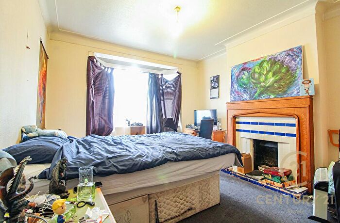 4 Bedroom Semi-Detached House To Rent In Surbiton Road Kingston Upon Thames, KT1