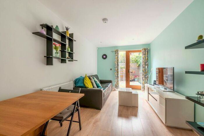 1 Bedroom Flat To Rent In Trevanion Road, West Kensington, London, W14