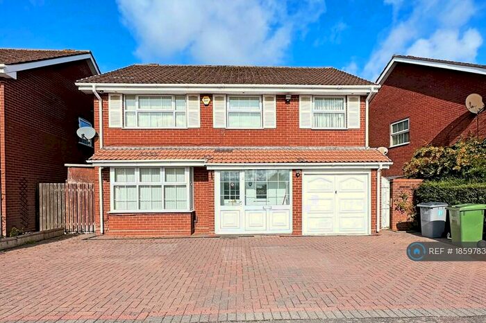 5 Bedroom Detached House To Rent In Farnborough Drive, Solihull, B90
