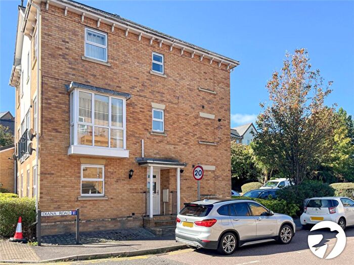 2 Bedroom Flat To Rent In Diana Road, Chatham, Kent, ME4