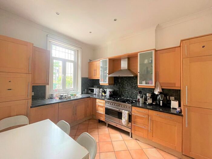 3 Bedroom Maisonette To Rent In Camden High Street, Camden Town, NW1