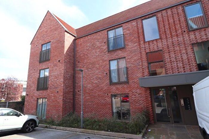 2 Bedroom Flat To Rent In Chelmsford Road, Brentwood, CM15