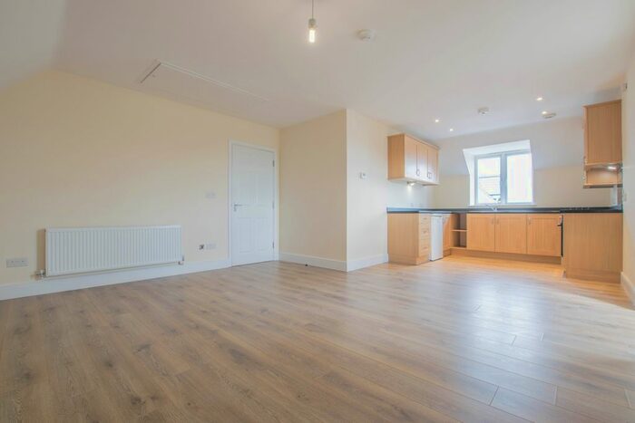 2 Bedroom Flat To Rent In High Street, Hoddesdon, EN11