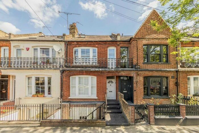 2 Bedroom Flat To Rent In Hazlebury Road, London, SW6